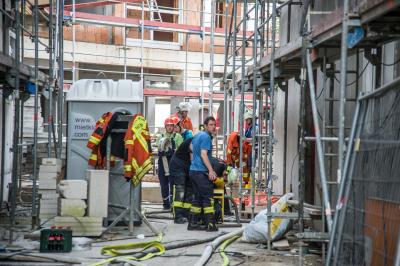 Neuffen: Tiefgarage und Mehrfamilienhausneubau mutwillig unter Wasser gesetzt